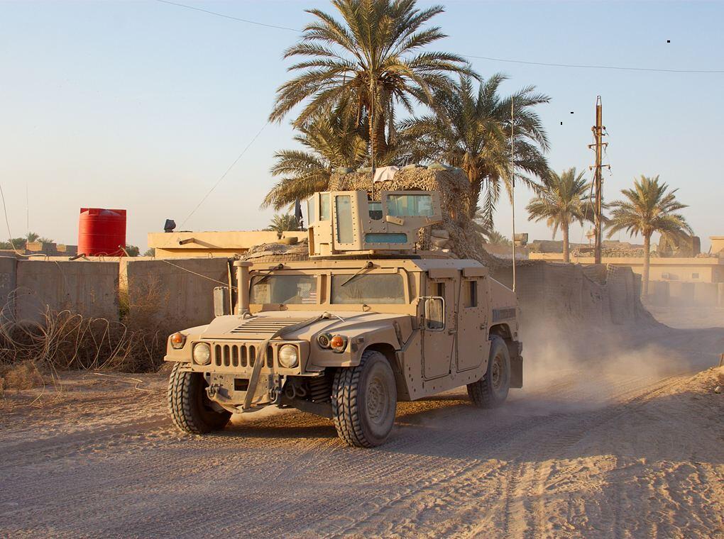 humvee-in-desert-1020x760